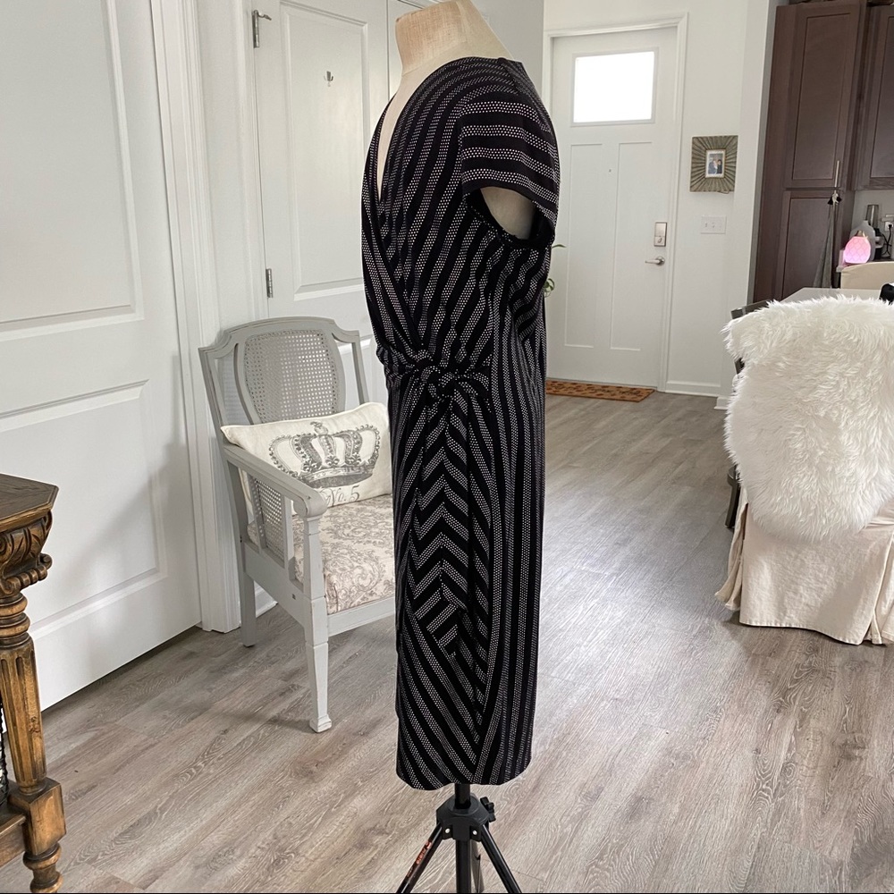 Cache Wrap Dress - Picture 5 of 14